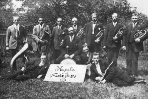 309cbe81-kapela-p.-hrubanta-1927.jpg