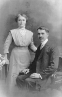 Manželé Františka a Ferdinand Pilařovi (krejčí, trafikant, holič)
